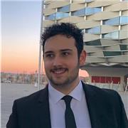 Profesor con nivel C2 de inglés y amplia experiencia dando clases a niños y adolescentes. Ofrezco apoyo online y presencial.